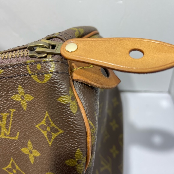 Louis Vuitton Speedy 35 in Monogram comes with lock , key and dust bag,preloved. - Picture 4 of 15